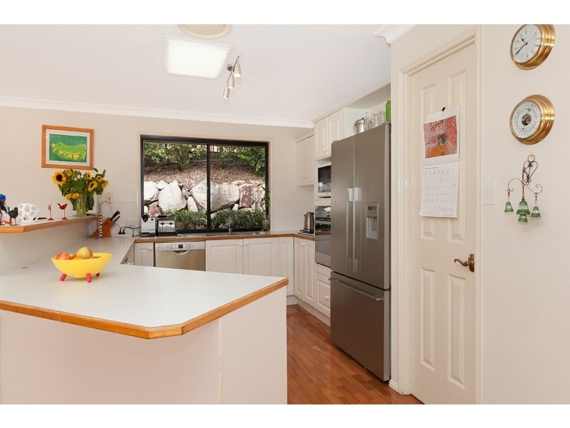 3 Treetop Close, Chapel Hill QLD 4069