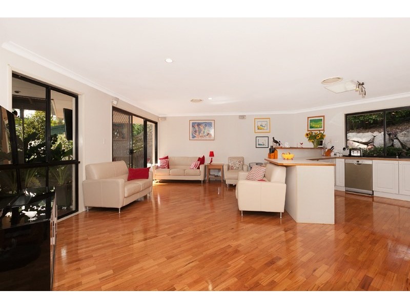 3 Treetop Close, Chapel Hill QLD 4069