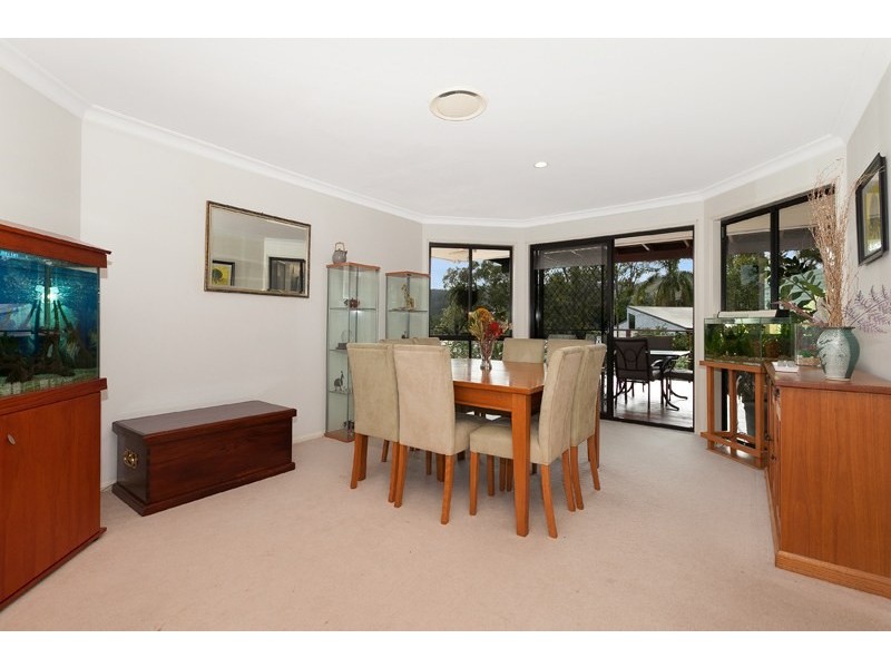 3 Treetop Close, Chapel Hill QLD 4069