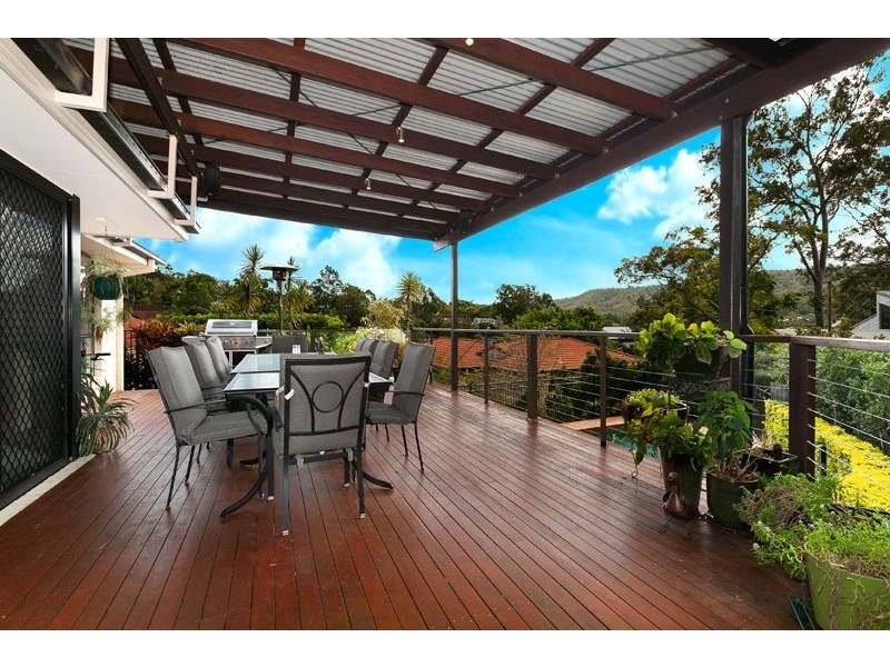 3 Treetop Close, Chapel Hill QLD 4069