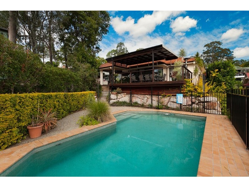 3 Treetop Close, Chapel Hill QLD 4069