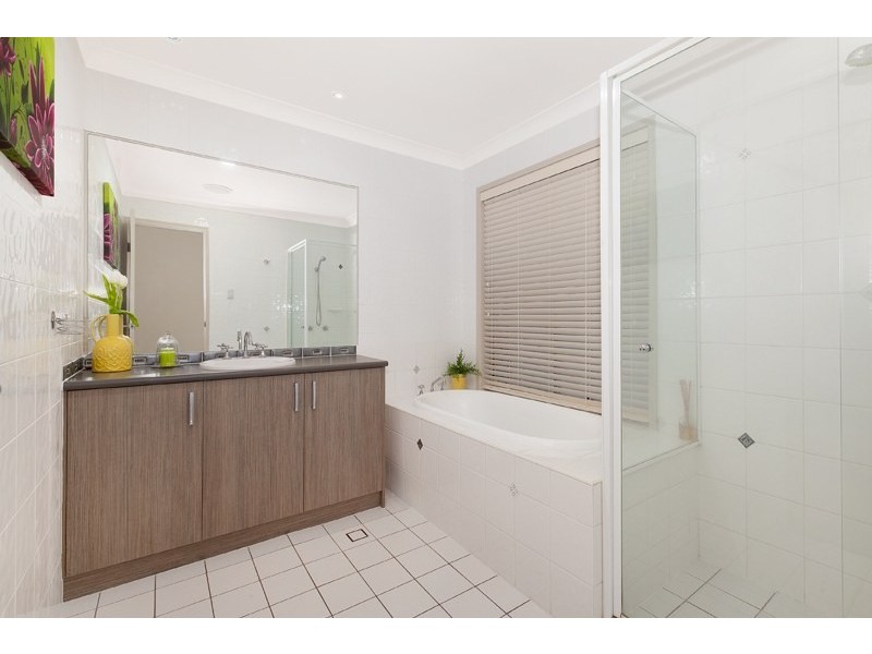 16 Dalewood Place, Moggill QLD 4070