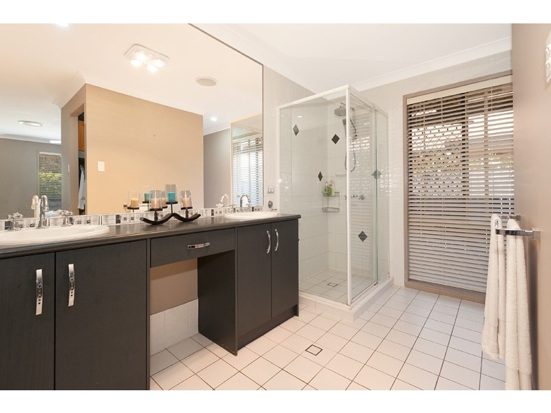 16 Dalewood Place, Moggill QLD 4070