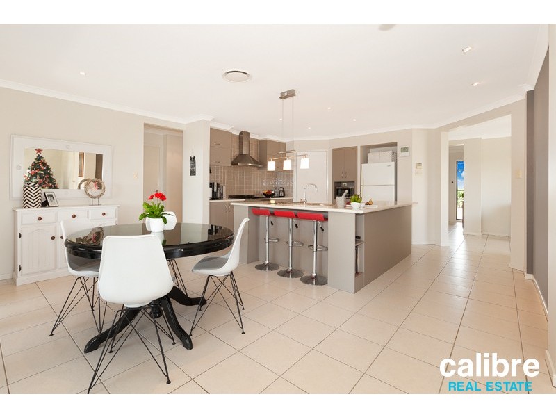 111 Gibson Crescent, Bellbowrie QLD 4070