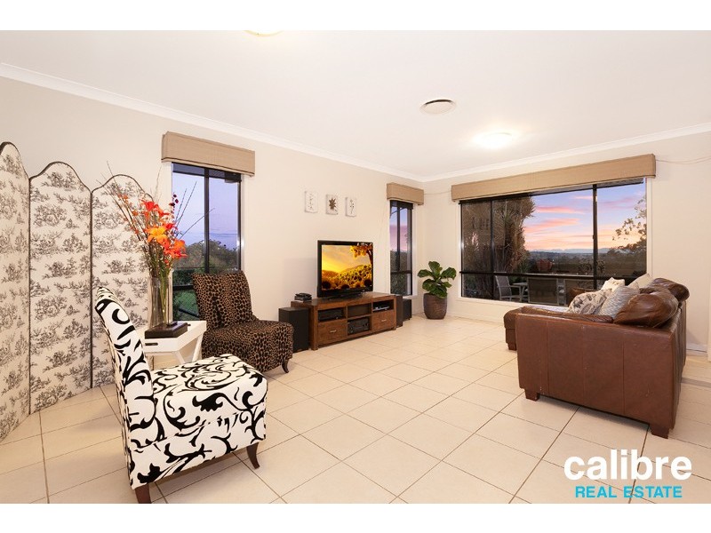 111 Gibson Crescent, Bellbowrie QLD 4070