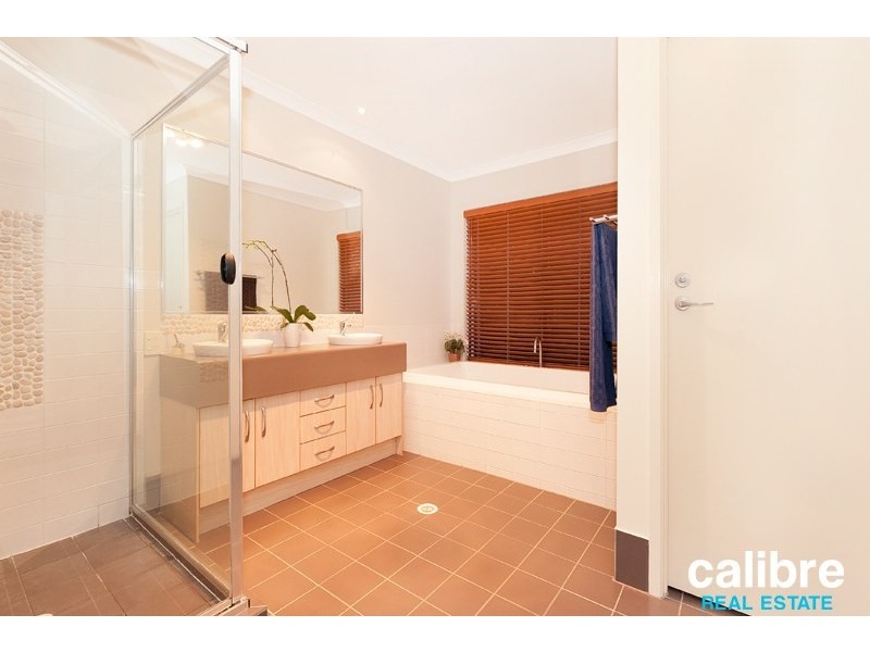 111 Gibson Crescent, Bellbowrie QLD 4070