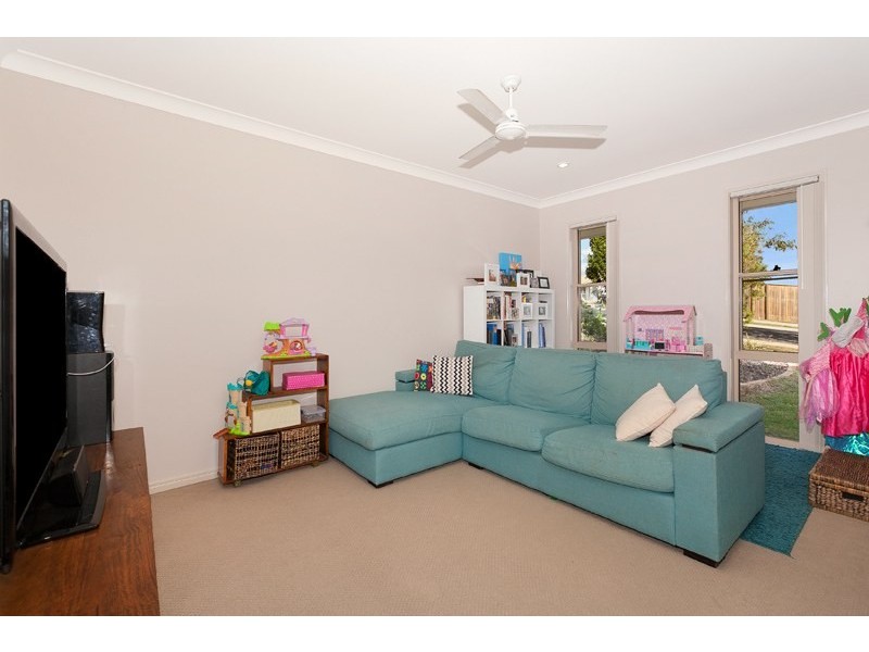 8 Oakleaf Street, Springfield Lakes QLD 4300