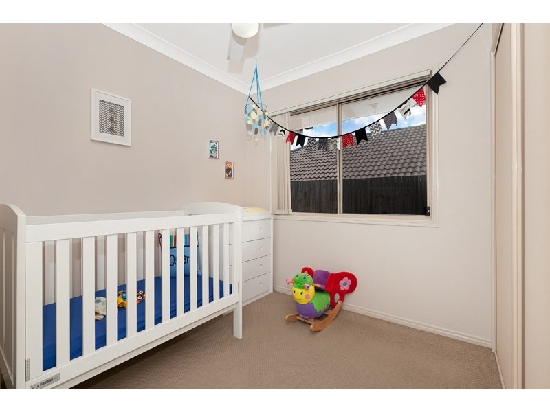 8 Oakleaf Street, Springfield Lakes QLD 4300