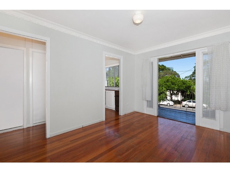 1/11 Baron Street, Greenslopes QLD 4120