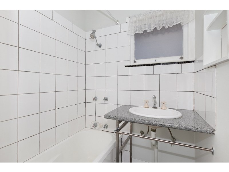 1/11 Baron Street, Greenslopes QLD 4120