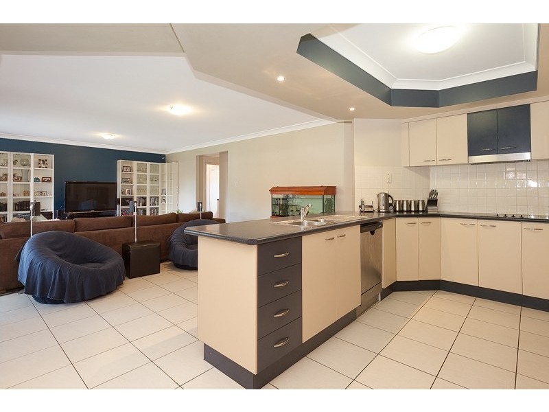 24 Salubris Place, Moggill QLD 4070