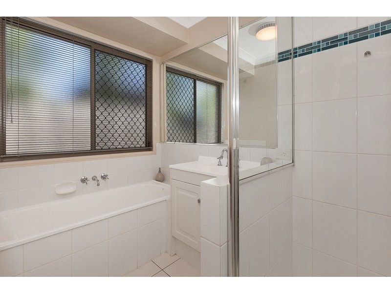 24 Salubris Place, Moggill QLD 4070