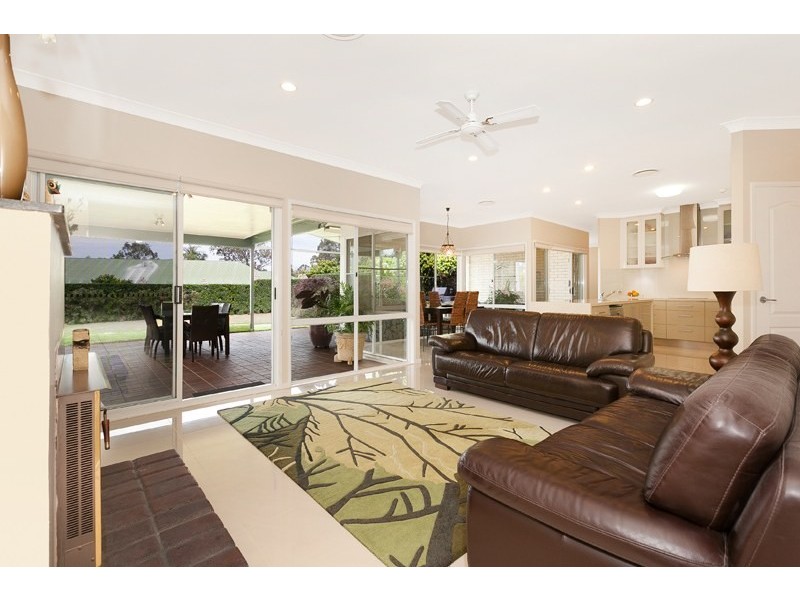 63 Pioneer Crescent, Bellbowrie QLD 4070