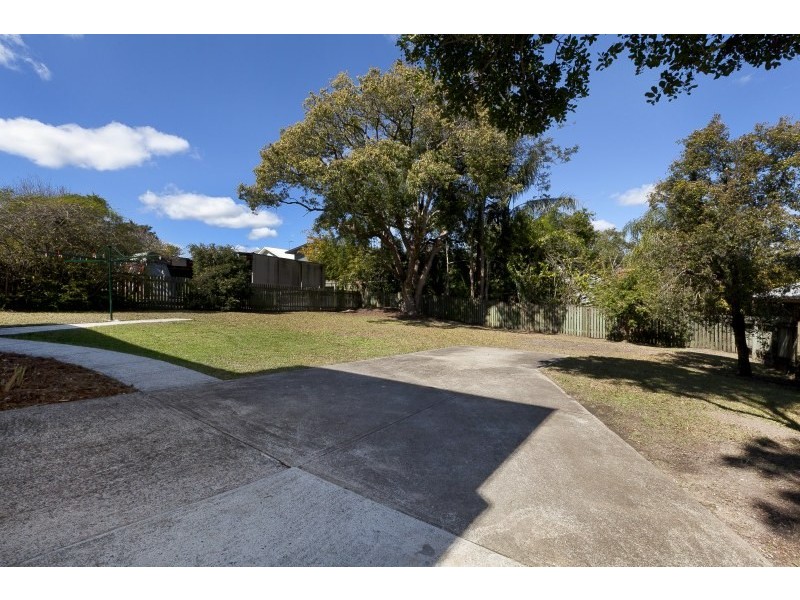 27 Parooba Avenue, Camp Hill QLD 4152