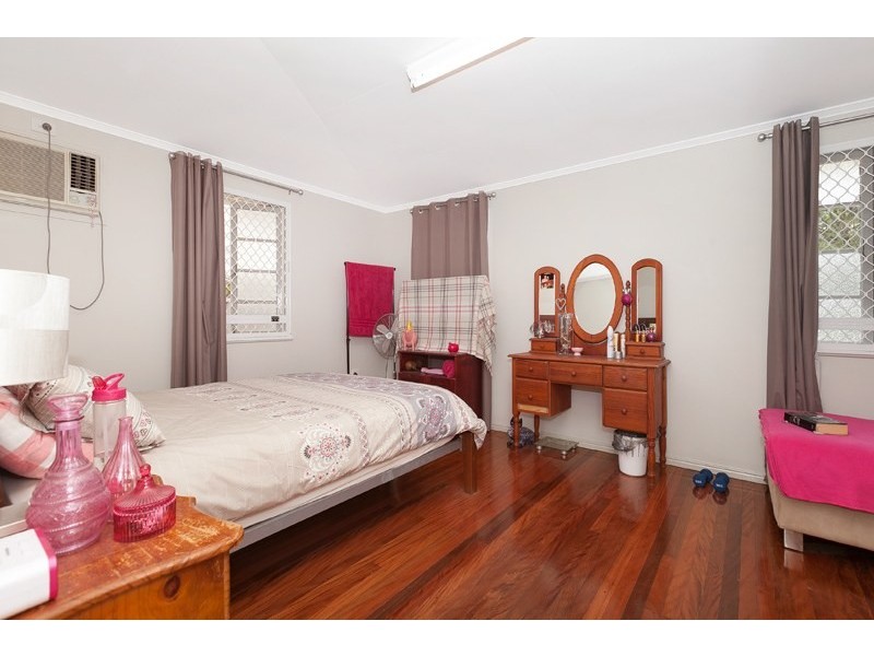 10 Calston Street, Oxley QLD 4075