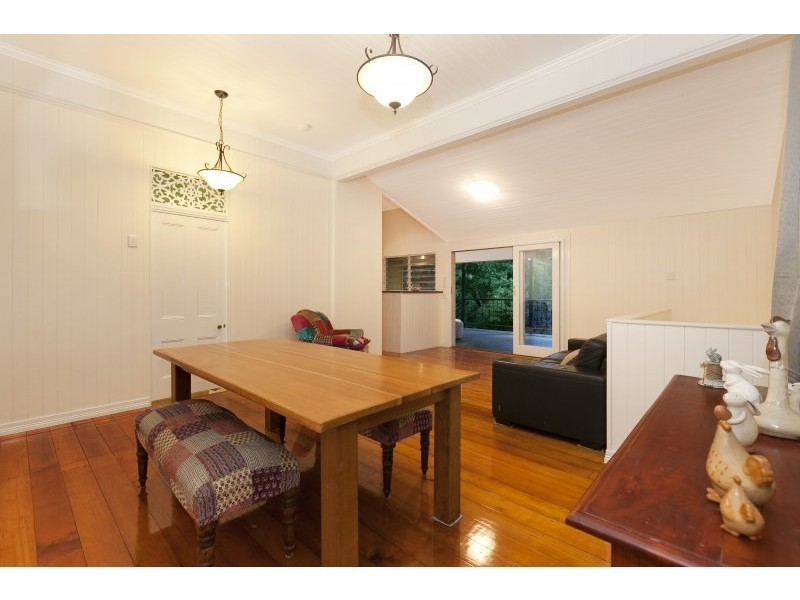 9 Merrell Street, Holland Park West QLD 4121