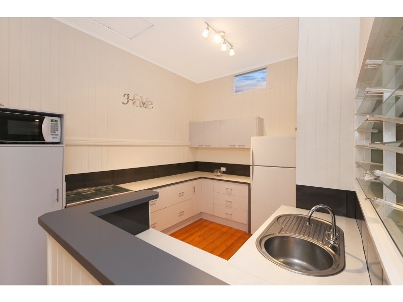 9 Merrell Street, Holland Park West QLD 4121