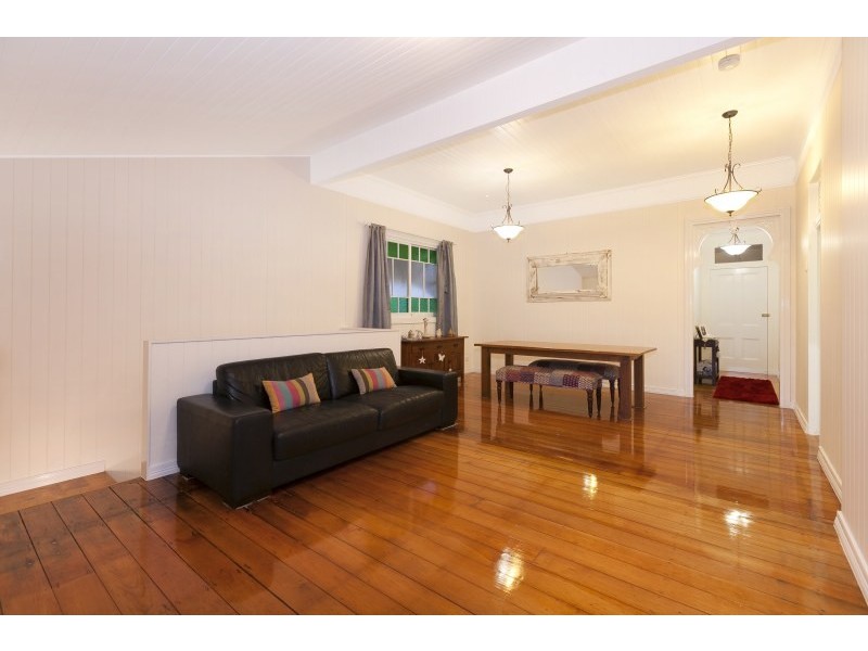 9 Merrell Street, Holland Park West QLD 4121