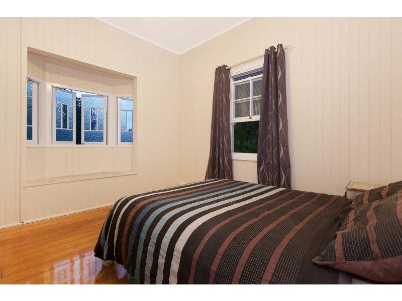 9 Merrell Street, Holland Park West QLD 4121