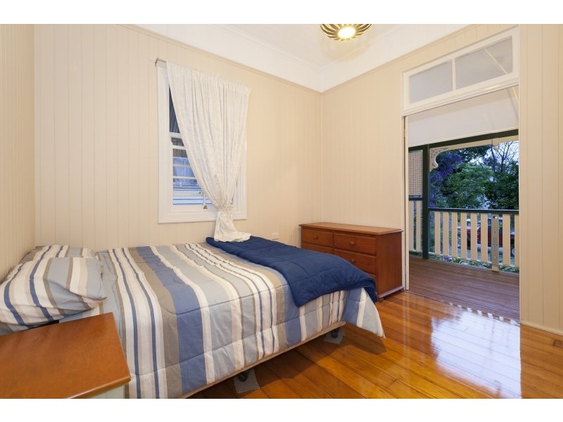 9 Merrell Street, Holland Park West QLD 4121