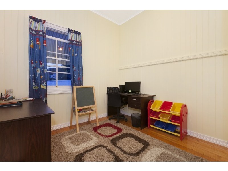 9 Merrell Street, Holland Park West QLD 4121