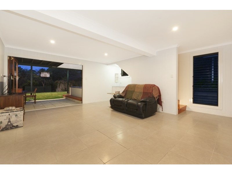 9 Merrell Street, Holland Park West QLD 4121