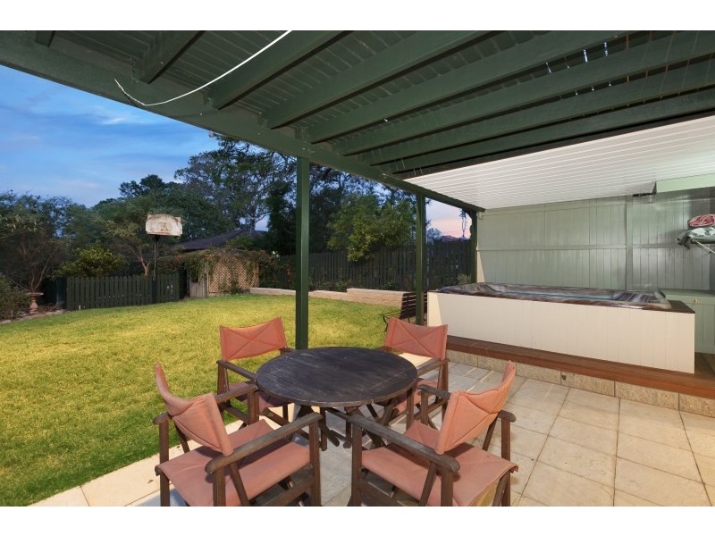 9 Merrell Street, Holland Park West QLD 4121