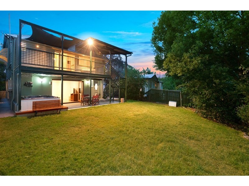 9 Merrell Street, Holland Park West QLD 4121