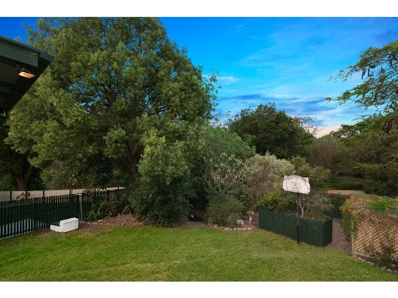 9 Merrell Street, Holland Park West QLD 4121