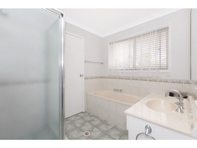 5 Creswick Place, Bellbowrie QLD 4070