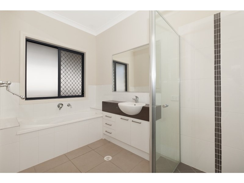12 Hillsborough Place, Springfield Lakes QLD 4300