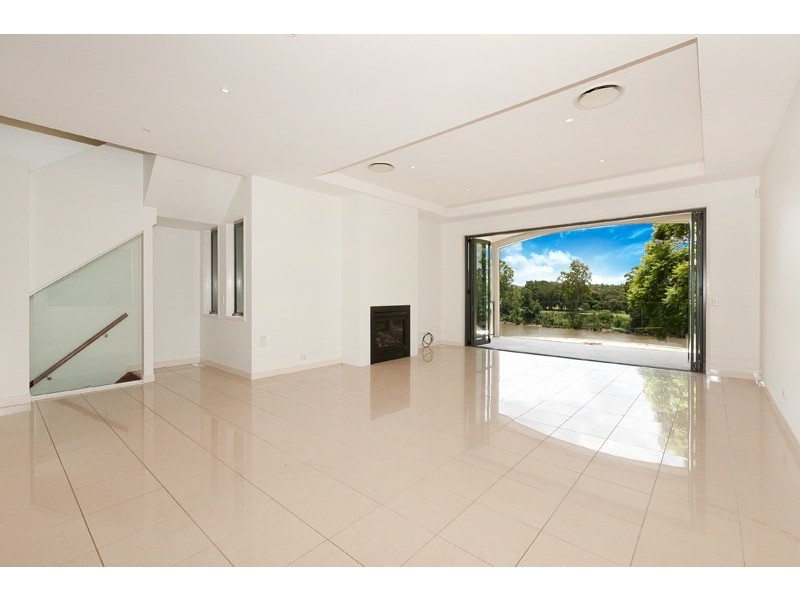 83 King Arthur Terrace, Tennyson QLD 4105