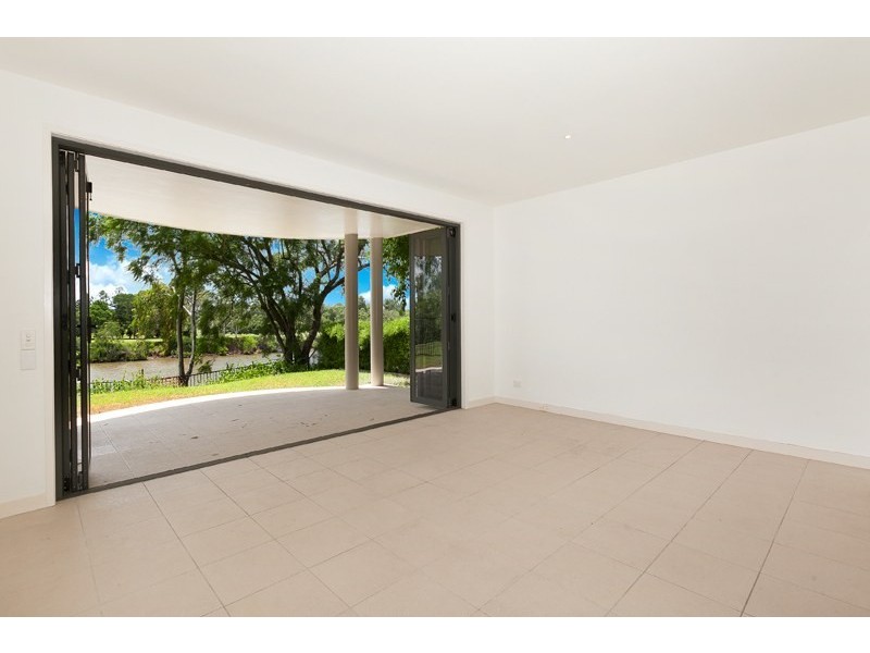 83 King Arthur Terrace, Tennyson QLD 4105