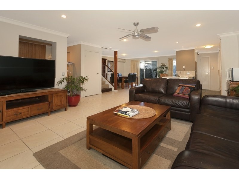 74 Rothwell Crescent, Hendra QLD 4011