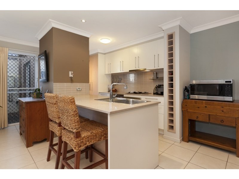 74 Rothwell Crescent, Hendra QLD 4011