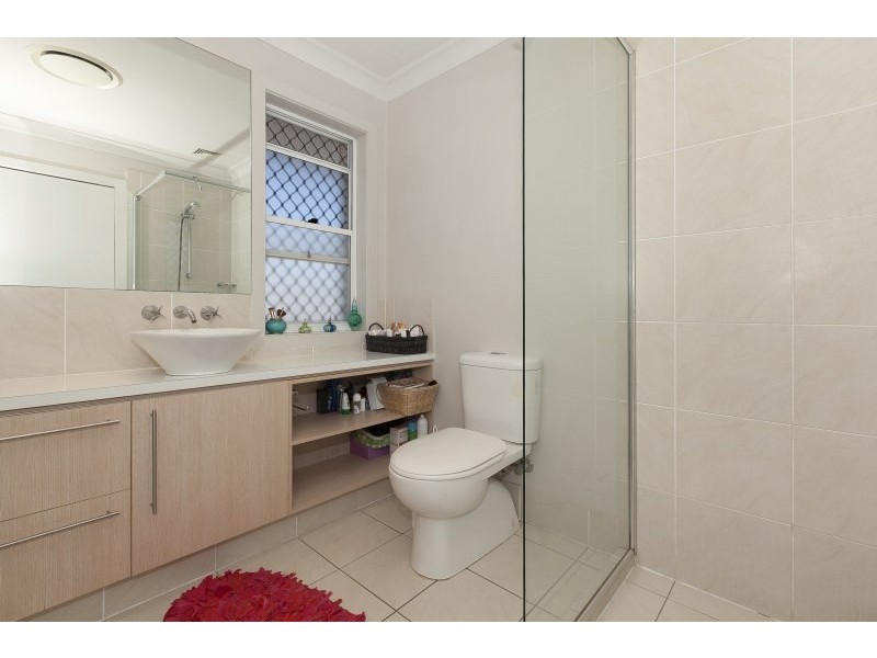 74 Rothwell Crescent, Hendra QLD 4011