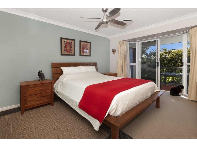 74 Rothwell Crescent, Hendra QLD 4011