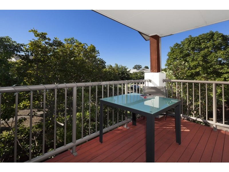 74 Rothwell Crescent, Hendra QLD 4011