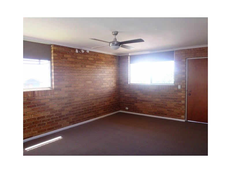 2/139 Melville Terrace, Manly QLD 4179