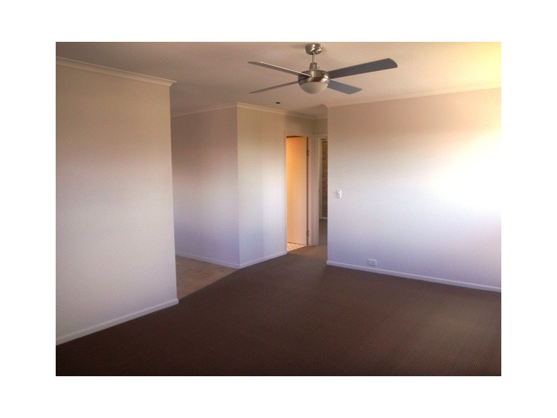 2/139 Melville Terrace, Manly QLD 4179