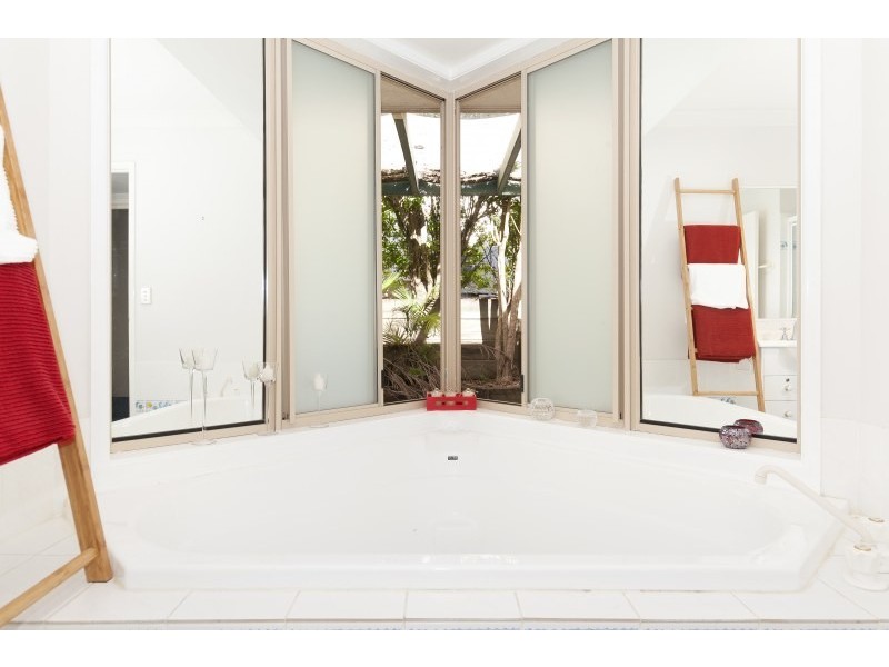 38 Campbell Crescent, Bellbowrie QLD 4070