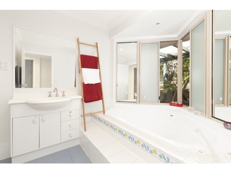 38 Campbell Crescent, Bellbowrie QLD 4070