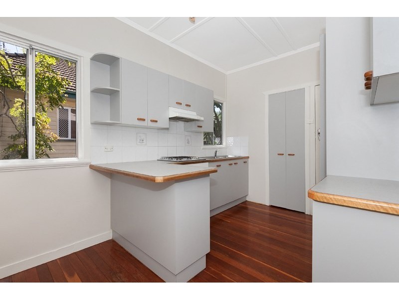 24 Long Street, Camp Hill QLD 4152