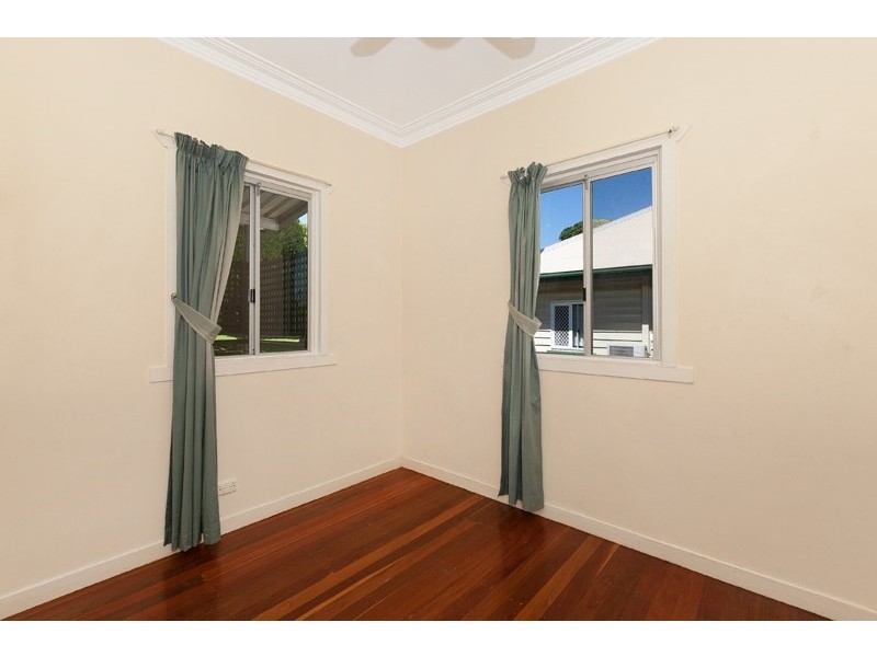 24 Long Street, Camp Hill QLD 4152