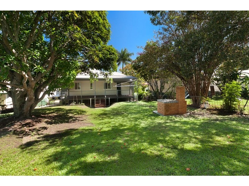 24 Long Street, Camp Hill QLD 4152