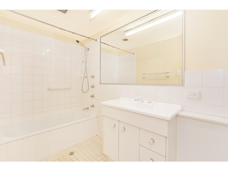 2/28 Beach Parade, Surfers Paradise QLD 4217