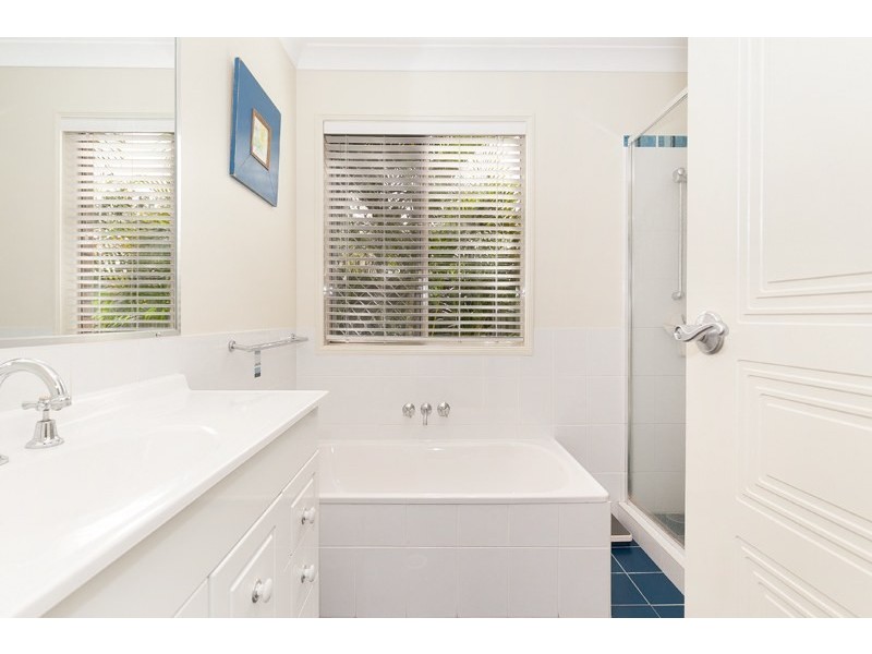 4 Palm Court, Bellbowrie QLD 4070