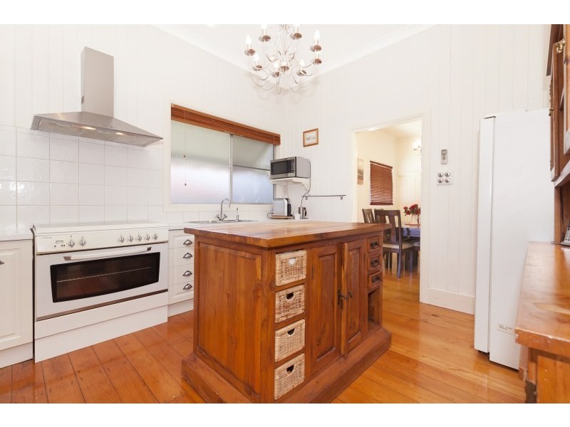 9 Sinclair Street, Newtown QLD 4305