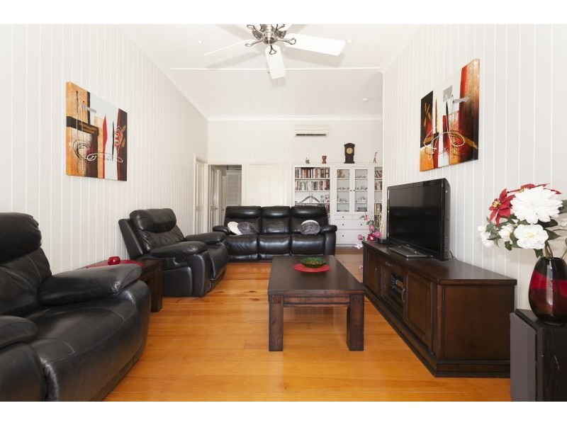 9 Sinclair Street, Newtown QLD 4305