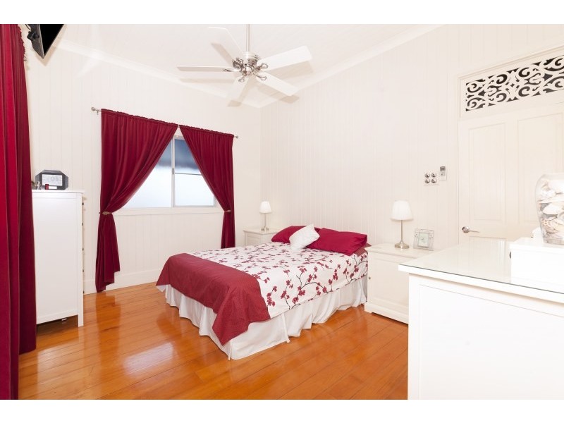 9 Sinclair Street, Newtown QLD 4305